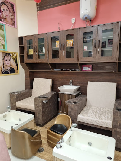 Glamour Posh Looks Luxury Salon
