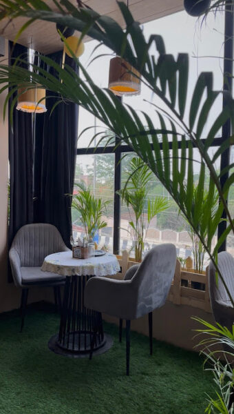 Da Aura Cafe & Alehouse