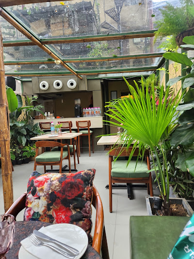 Zinnia - Abstract Dining